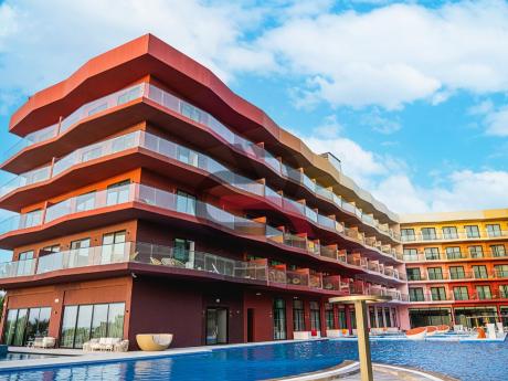 CÔTE D’AZUR RESORT – SUITE 1CH EN BORD DE MER SUR THE WORLD ISLANDS – DUBAI